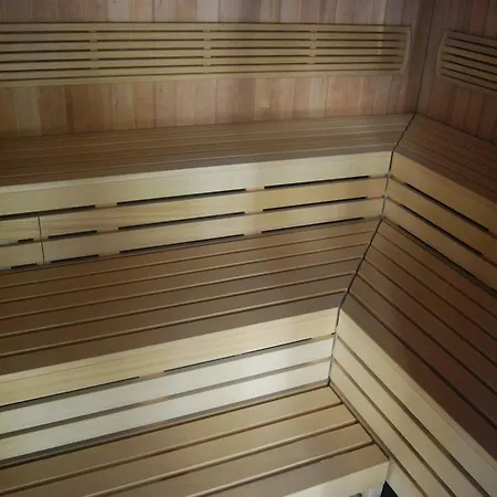 Spring & Summer Polanki Park Apartment *